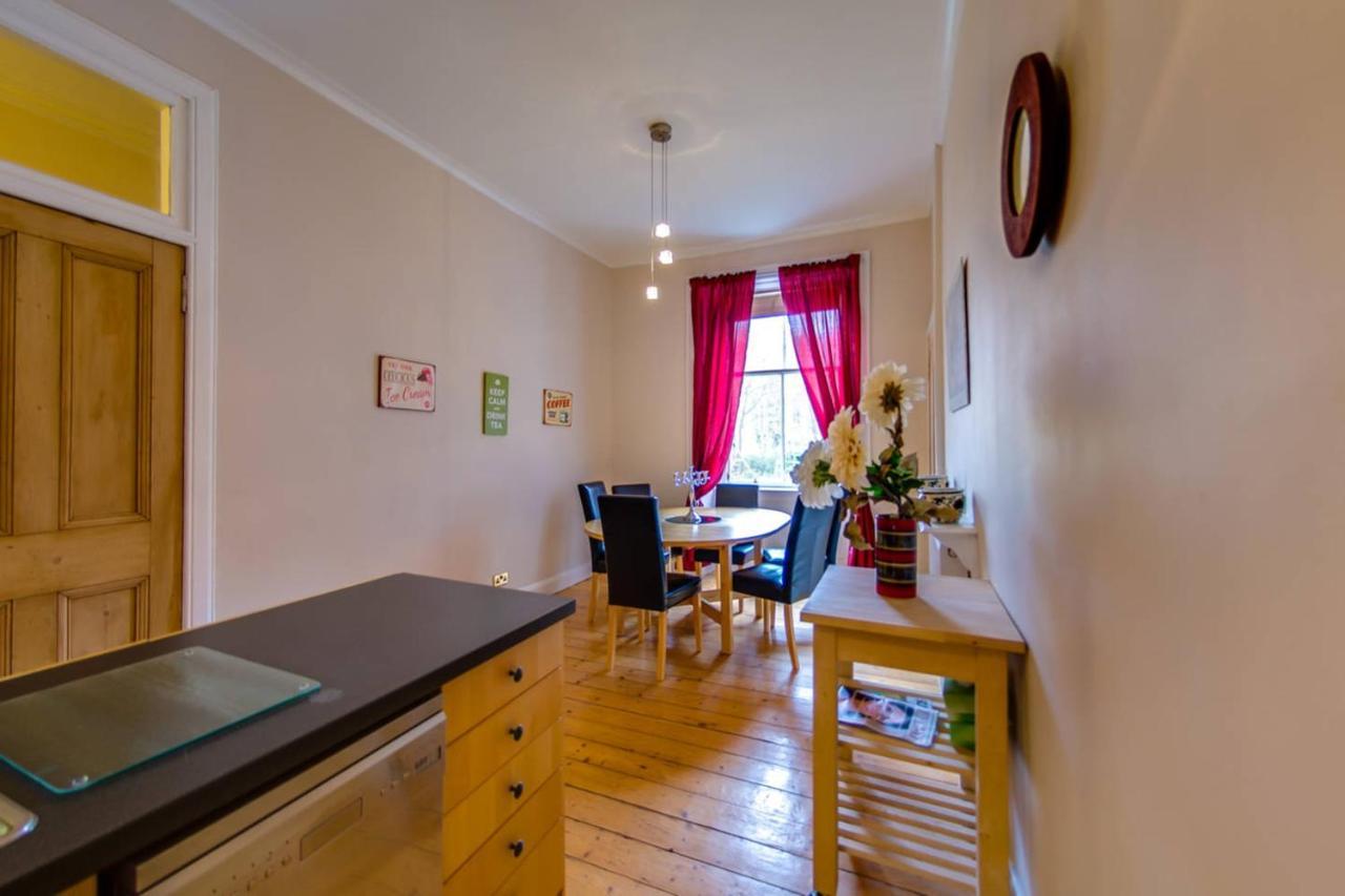 אדינבורו Joivy Spacious Apartment Next To The Meadows מראה חיצוני תמונה